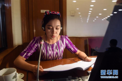 為兩會(huì)服務(wù)的民族語文翻譯組 北京翻譯服務(wù)的民族橋梁