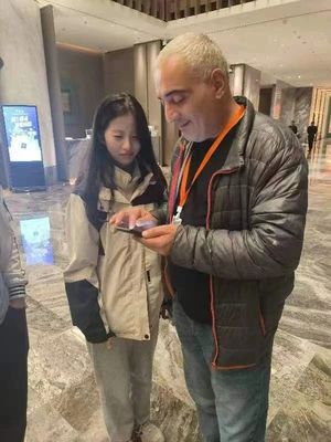 商學部外語科教中心學生參與“中法加納國際文化藝術節”志愿服務活動，助力北京翻譯服務